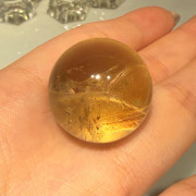 9個黃水晶球 約2.6cm-2.8cm直徑 贈底座