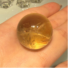 9個黃水晶球 約2.6cm-2.8cm直徑 贈底座