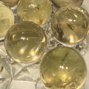 9個黃水晶球 約2.6cm-2.8cm直徑 贈底座
